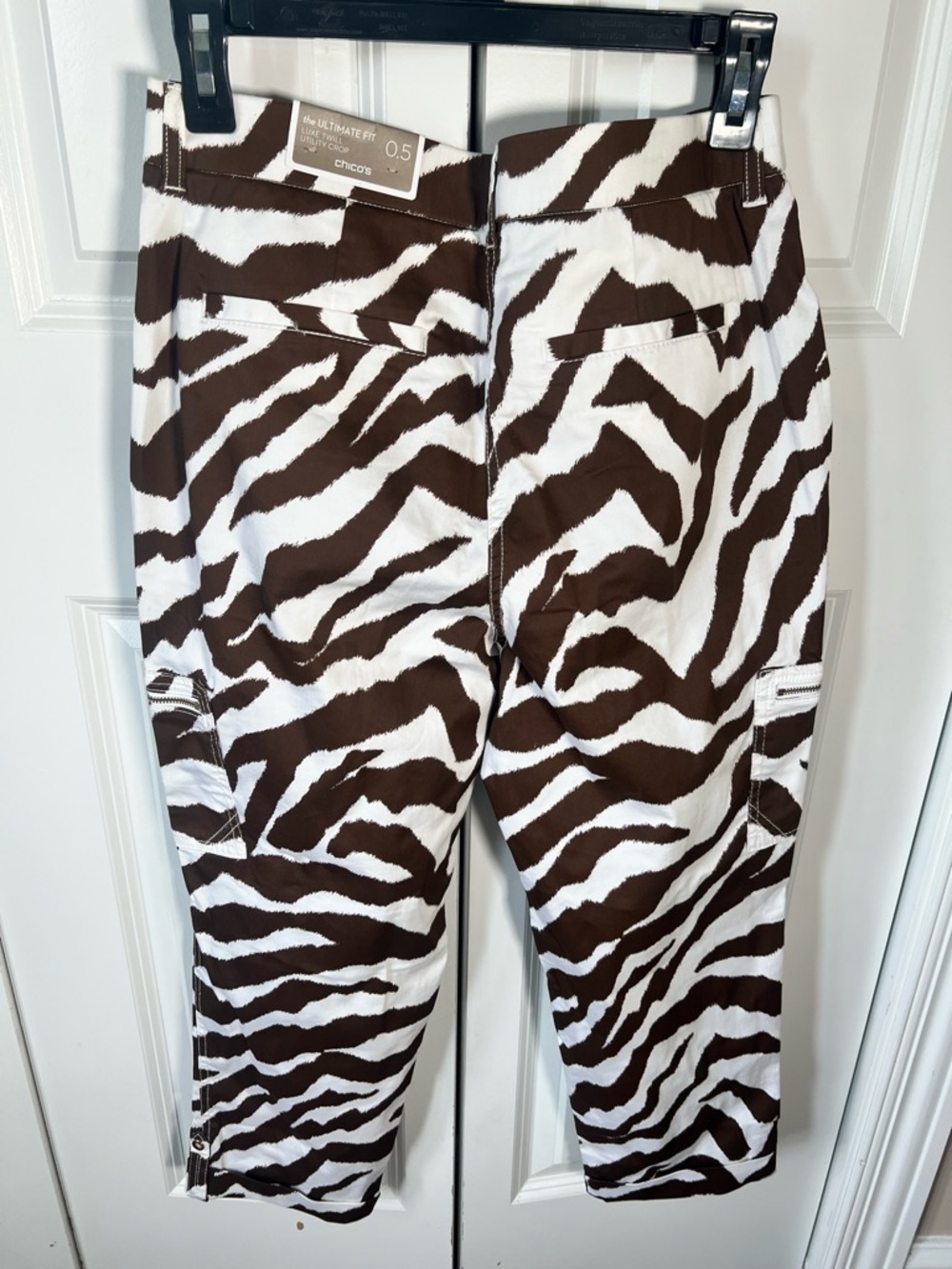 Chico's Brown and White Zebra utility cargo cropped Pants size 0.5 = 6 - Picture 6 of 11